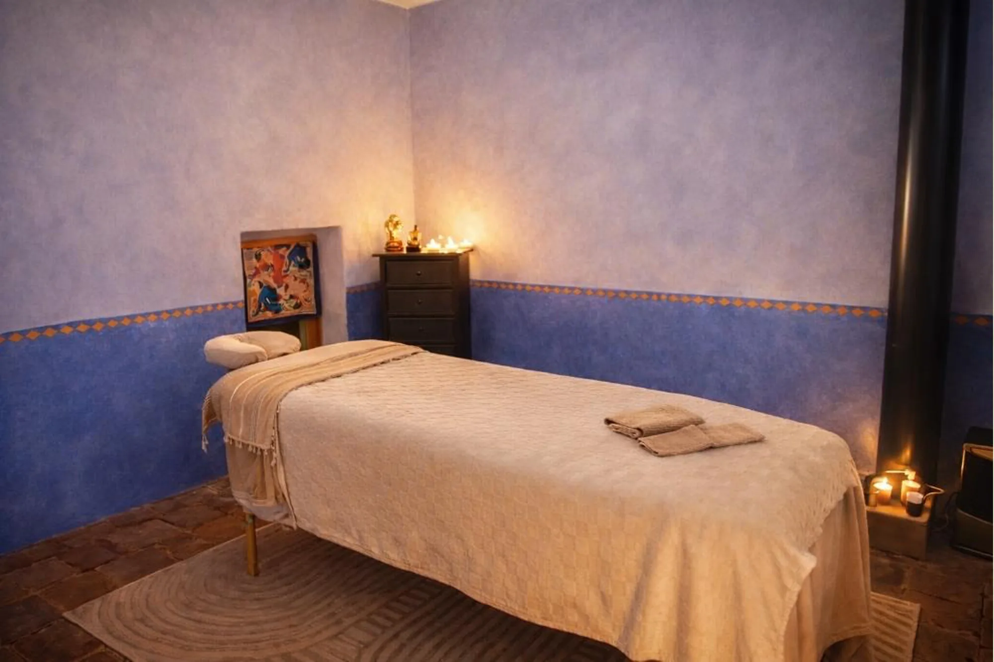 Cabinet de massage d'Aniane, mur bleu méditerranéen